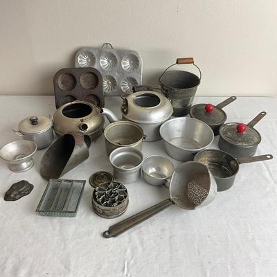D966 Large lot of Vintage Children's Doll Aluminum and Metal Bakeware