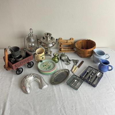 D967 Lot of Vintage Miscellaneous Children's Doll Accessories