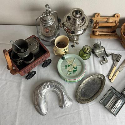 D967 Lot of Vintage Miscellaneous Children's Doll Accessories