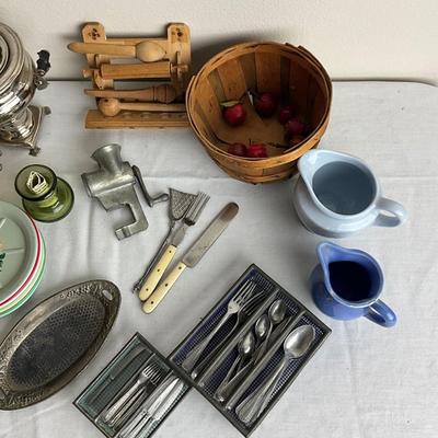 D967 Lot of Vintage Miscellaneous Children's Doll Accessories