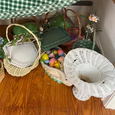 D978 Large Lot of Antique and Vintage Easter decor