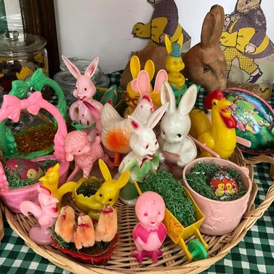 D978 Large Lot of Antique and Vintage Easter decor