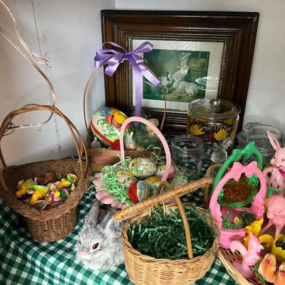 D978 Large Lot of Antique and Vintage Easter decor
