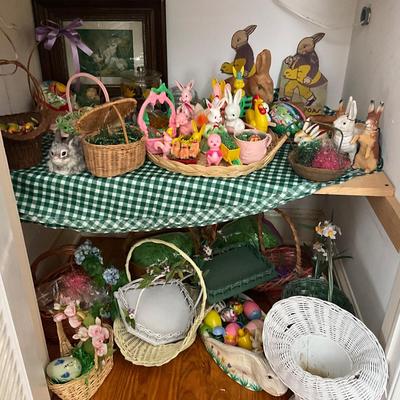 D978 Large Lot of Antique and Vintage Easter decor