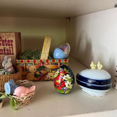 D979 Large Lot of Various Easter Decorations