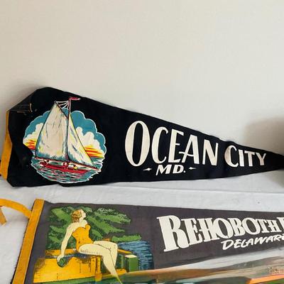 D981 Lot of Antique DOLLE'S Taffy Box with Vintage Ocean City, Rehoboth Beach Pennants