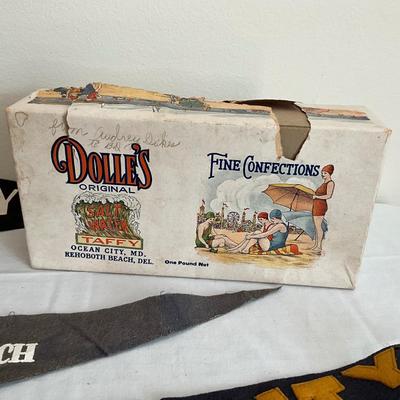 D981 Lot of Antique DOLLE'S Taffy Box with Vintage Ocean City, Rehoboth Beach Pennants