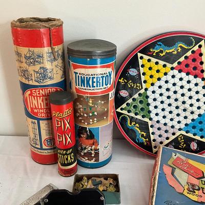 D986 Lot of Vintage Toys