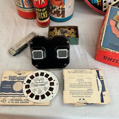 D986 Lot of Vintage Toys