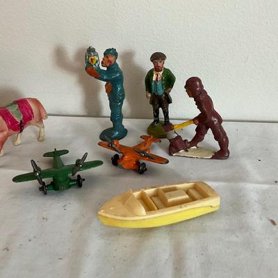 D991 Lot of Vintage and Antique Lead and Celluloid Figures