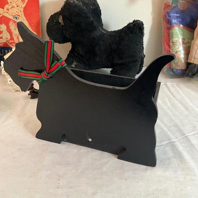 D993 Antique Steiff Scotty Dog with Various Scotty Collectibles