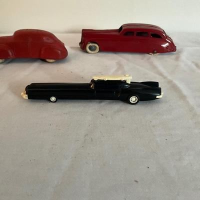 D995 Lot of Vintage Tootsie, Sun Rubber Co. Toy Cars