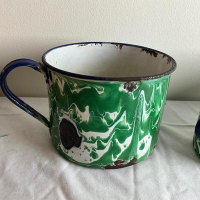 D997 Three Piece Set of Apple Green & White Graniteware
