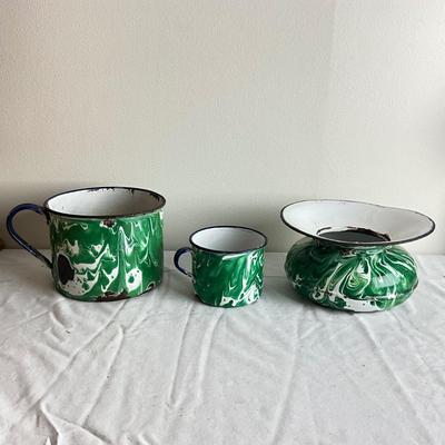 D997 Three Piece Set of Apple Green & White Graniteware