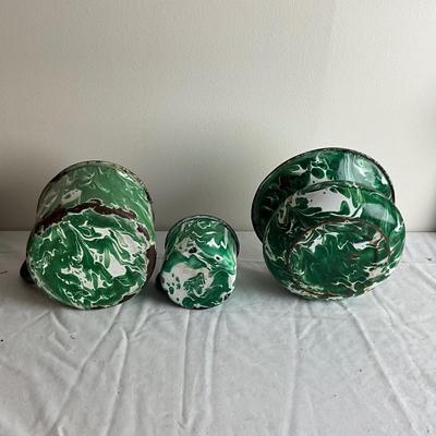 D997 Three Piece Set of Apple Green & White Graniteware