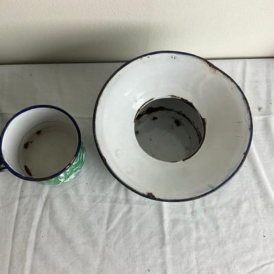 D997 Three Piece Set of Apple Green & White Graniteware