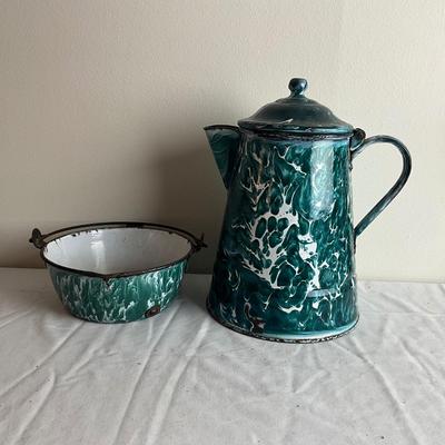 D1000 Antique Crysolite Green Swirl Graniteware Coffee Boiler and Pail