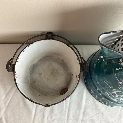 D1000 Antique Crysolite Green Swirl Graniteware Coffee Boiler and Pail