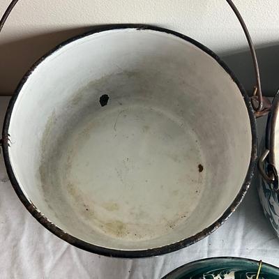 D1002 Antique Crysolite Green Swirl Graniteware Pots