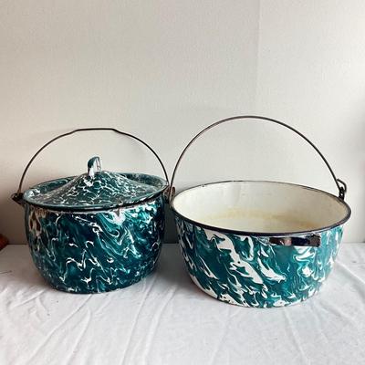 D1002 Antique Crysolite Green Swirl Graniteware Pots