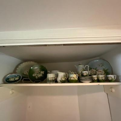 D1007 Large Lot of Antique Water Lillies China Set