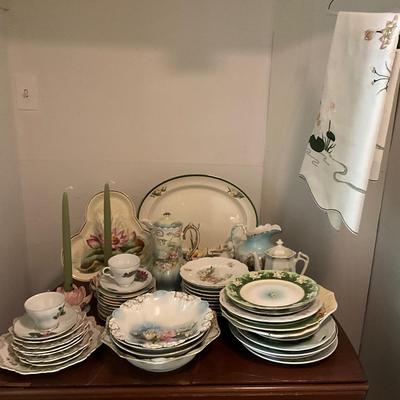 D1008 Large Lot of Water Lily Design Vintage China