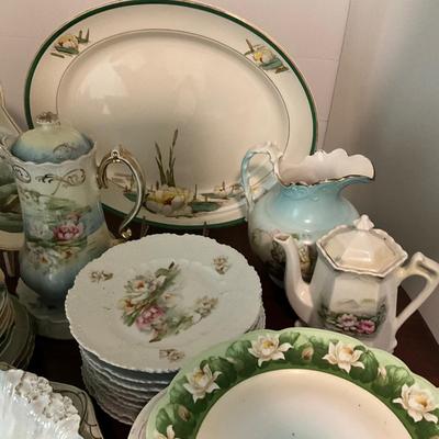 D1008 Large Lot of Water Lily Design Vintage China