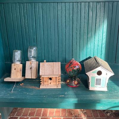 P1013 Lot of 5 Bird feeders