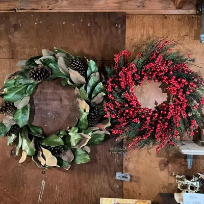 G1051 Red Cranberry Wreath and Pinecone Magnolia Wreath