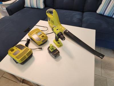 Lot #191 Tool Lot - Ryobi Blower - Drill - 1 battery - 2 chargers