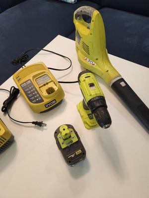 Lot #191 Tool Lot - Ryobi Blower - Drill - 1 battery - 2 chargers