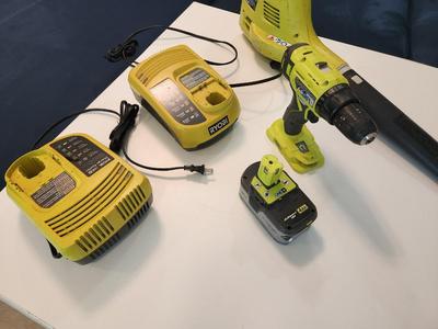 Lot #191 Tool Lot - Ryobi Blower - Drill - 1 battery - 2 chargers