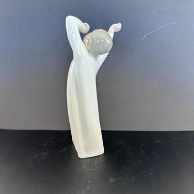 Lladro figurine 4870 "Little Awakening."