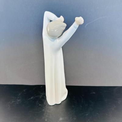 Lladro figurine 4870 "Little Awakening."