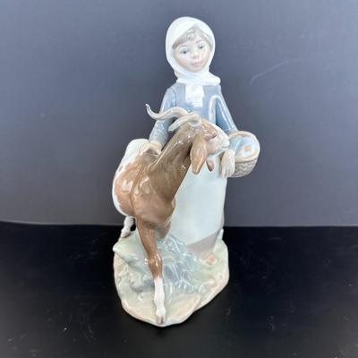 Lladro figurine 4812 "Little Shepherdess with Goat"