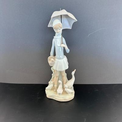 Lladro figurine 4510 "Girl with Umbrella and Geese"