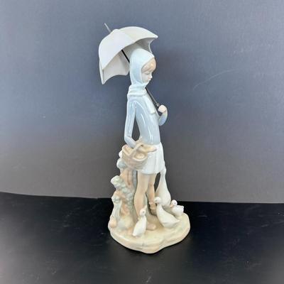 Lladro figurine 4510 "Girl with Umbrella and Geese"