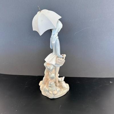 Lladro figurine 4510 "Girl with Umbrella and Geese"