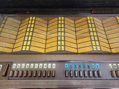 Lot #197 Vintage (1960) Seeburg SS160 Jukebox - Works!