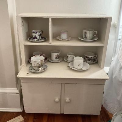 UBA1258 Vintage White Painted Child's Cabinet with Demitasse Cup and Saucers