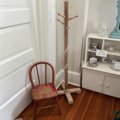 UBA1260 Vintage Children's Coatrack and Chair