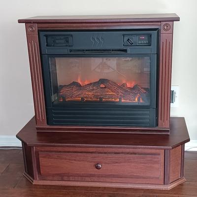 LOT 11: Heat Surge Electrical Fireplace 1500W Model M6