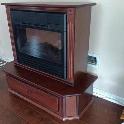 LOT 11: Heat Surge Electrical Fireplace 1500W Model M6