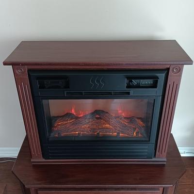 LOT 11: Heat Surge Electrical Fireplace 1500W Model M6