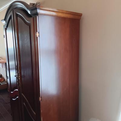 LOT 16: Wood Entertainment Center Cabinet