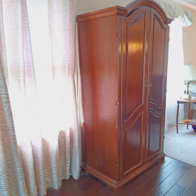 LOT 16: Wood Entertainment Center Cabinet