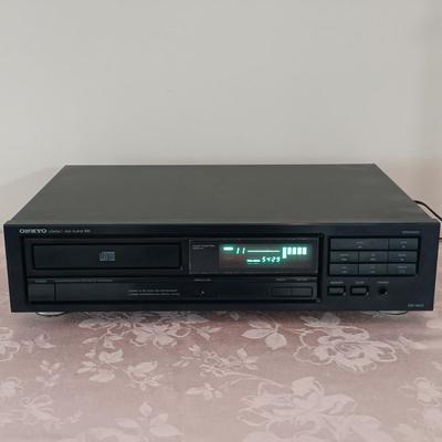LOT 19: Onkyo DX-1400 Compact Disc Player