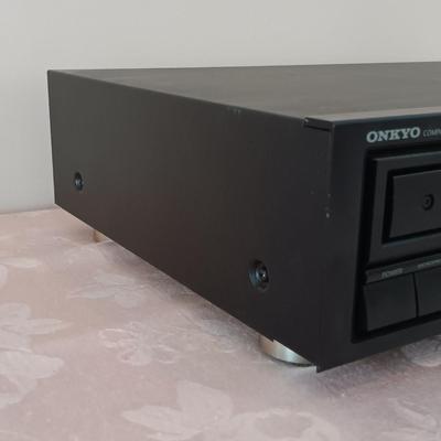 LOT 19: Onkyo DX-1400 Compact Disc Player