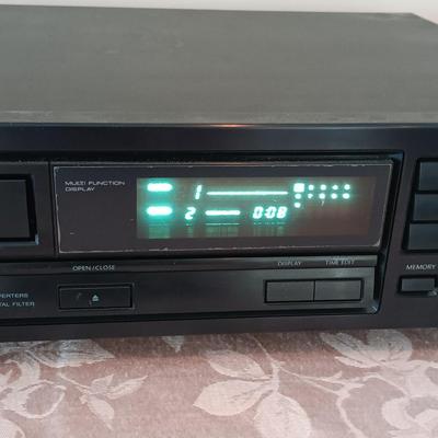 LOT 19: Onkyo DX-1400 Compact Disc Player