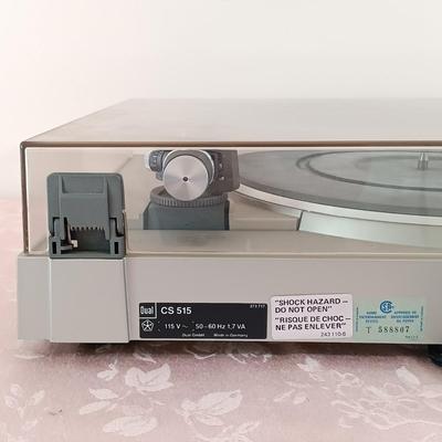 LOT 20: Dual CS 515 Belt Drive Turntable with Fen-Tone Stereo Headphones DR-105